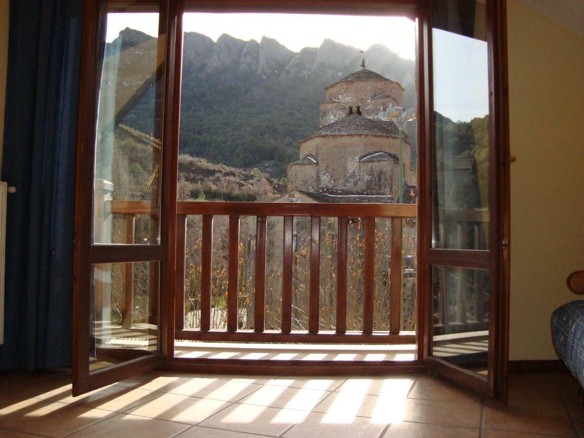 Apartamentos Turisticos San Juan De La Pena Santa Cruz de la Serós エクステリア 写真